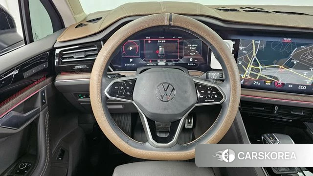 Volkswagen Touareg 3rd generation 2021 Черный из Кореи, фото 4
