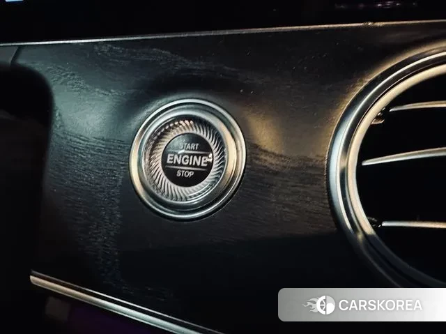 Mercedes-Benz E-Class W213 2022 Белый из Кореи, фото 4