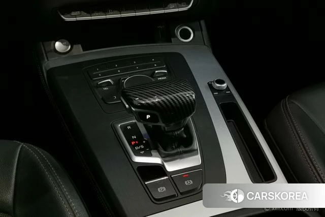 Audi Q5L 2021 Черный из Китая, фото 4