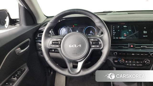 Kia Niro Plus 2023 Белый из Кореи, фото 4