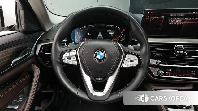 BMW 5 Series (G30) 2021 Белый из Кореи, фото 4