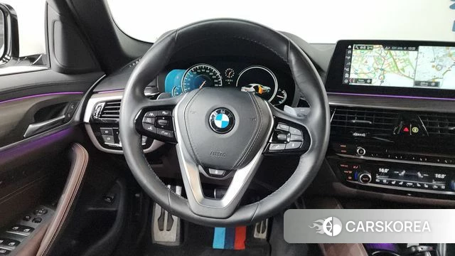 BMW 5 Series (G30) 2018 Белый из Кореи, фото 4