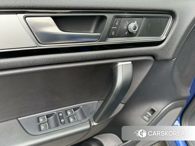 Volkswagen Touareg 2018 Синий из Китая, фото 4