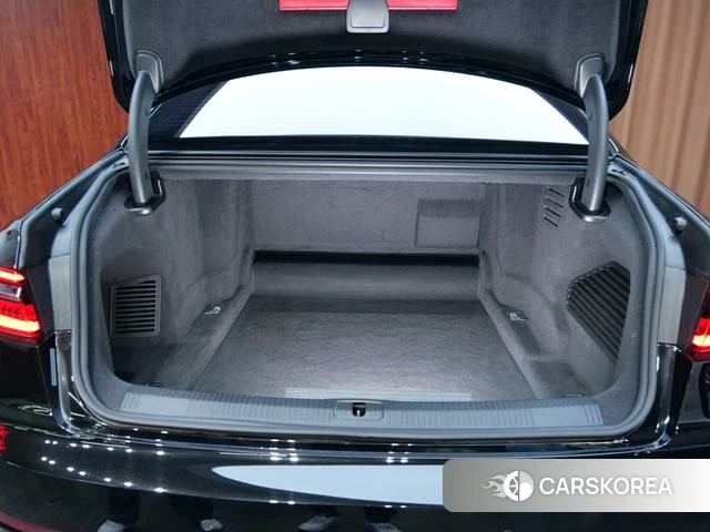 Audi A8 2021 Черный из Китая, фото 4