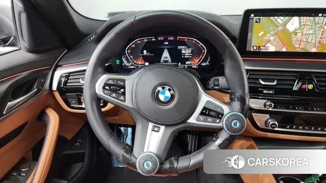 BMW 5 Series (G30) 2023 Серебристо-серый из Кореи, фото 4