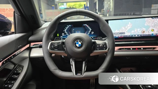 BMW 5 Series (G60) 2025 Черный из Кореи, фото 4