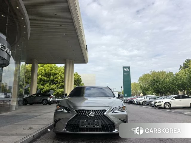 Lexus ES 2022 Серебристо-серый из Китая, фото 4