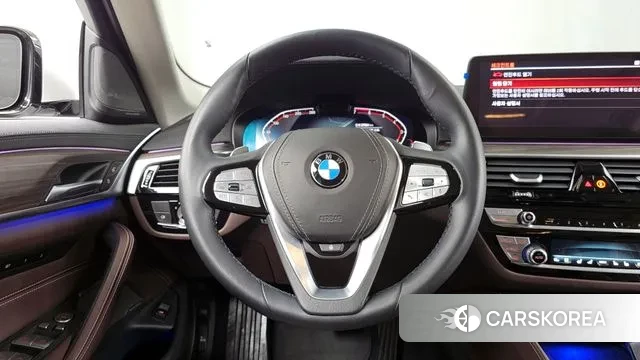 BMW 5 Series (G30) 2023 Белый из Кореи, фото 4