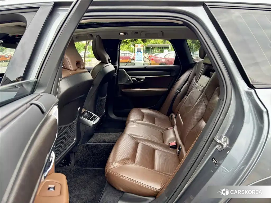 Volvo V90 2019 Silver/gray из Китая, фото 4