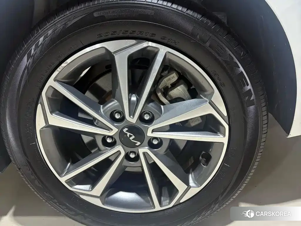 Kia K3 2023 Белый из Китая, фото 4