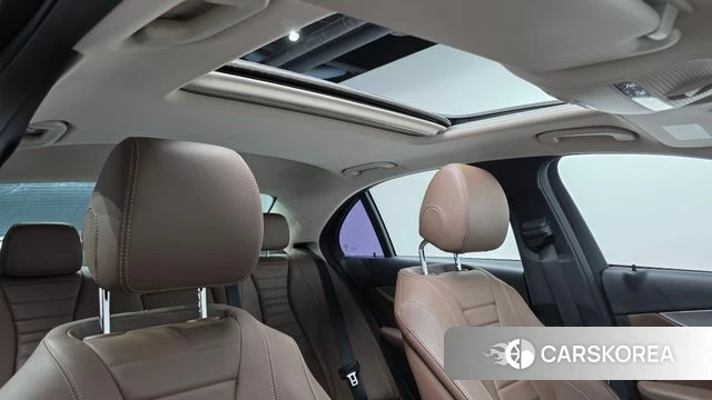 Mercedes-Benz E-Class W213 2018 Серый из Кореи, фото 4
