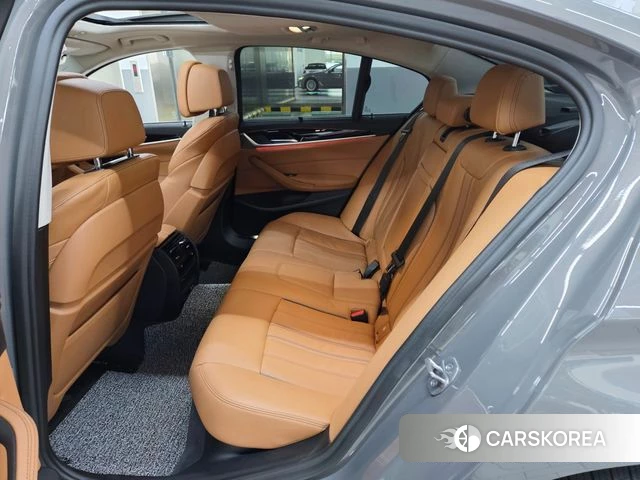 BMW 5 Series (G30) 2022 Серебристо-серый из Кореи, фото 4