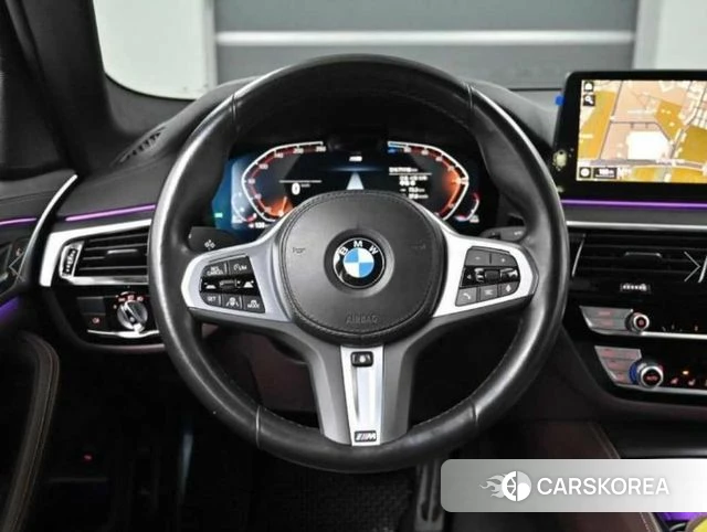 BMW 5 Series (G30) 2023 Серебристо-серый из Кореи, фото 4