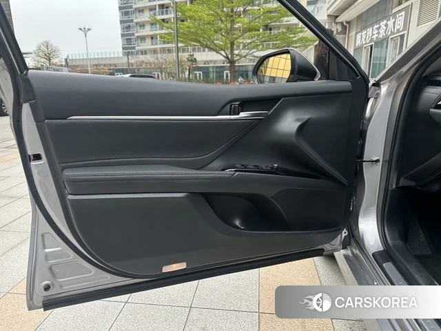 Toyota Camry 2022 Серебристо-серый из Китая, фото 4