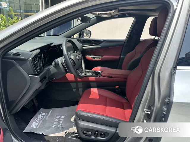 Lexus NX 2026 Серебристо-серый из Китая, фото 4