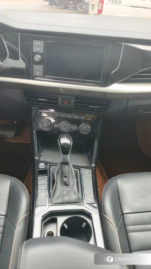 Volkswagen Passat 2020 Серебристо-серый из Китая, фото 4