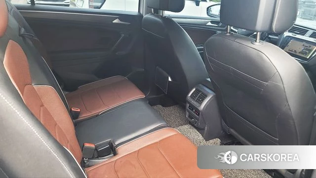 Volkswagen Tiguan Allspace 2023 Белый из Кореи, фото 4