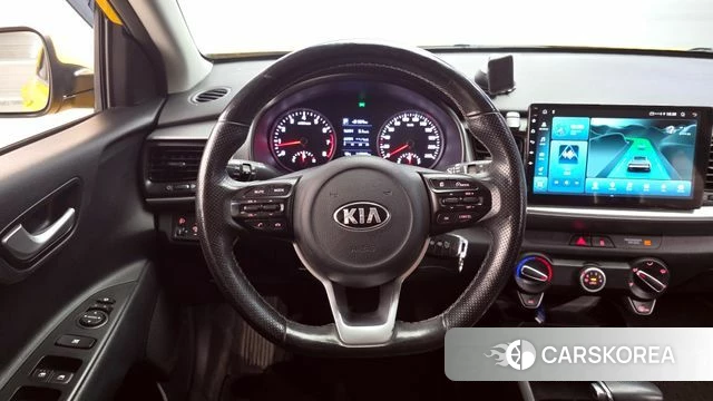 Kia Stonic 2018 Желтый из Кореи, фото 4