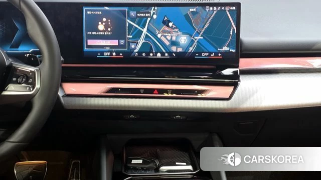BMW 5 Series (G60) 2025 Светло-серебряный цвет из Кореи, фото 4