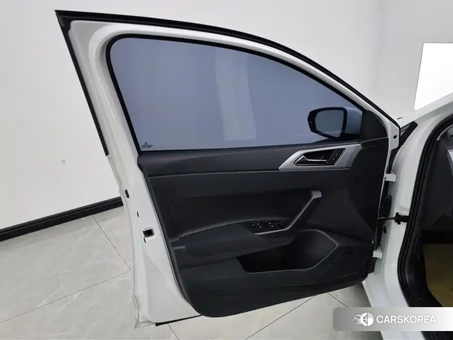 Volkswagen Polo 2023 Белый из Китая, фото 4