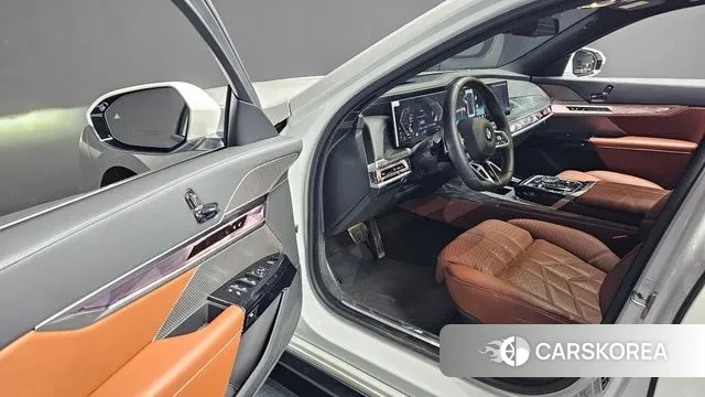 BMW 7 Series (G70) 2024 Белый из Кореи, фото 4
