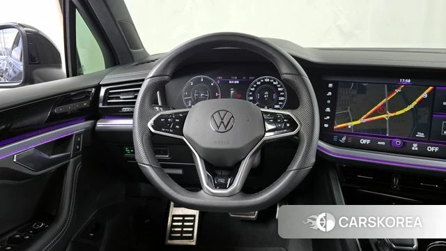 Volkswagen Touareg 3rd generation 2023 Черный из Кореи, фото 4