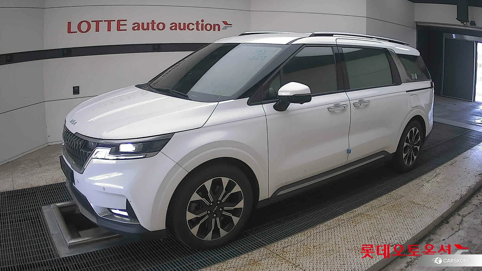 Kia Carnival 2023 Белый из Кореи, фото 4