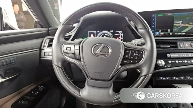 Lexus ES300h 7th generation 2023 Белый из Кореи, фото 4