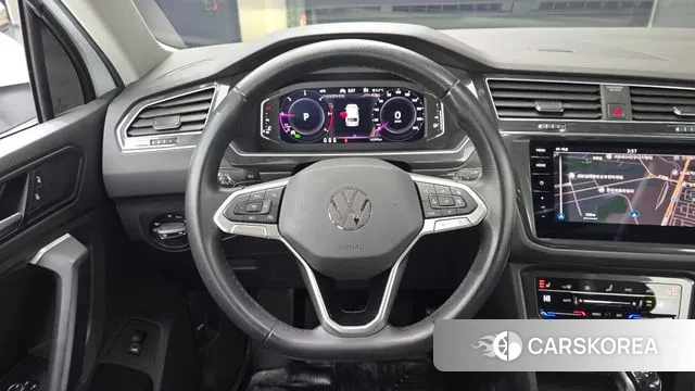 Volkswagen Tiguan second Generation 2023 Белый из Кореи, фото 4