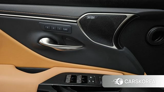 Lexus ES300h 7th generation 2026 Белый из Кореи, фото 4