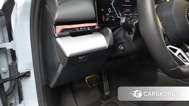 BMW 5 Series (G60) 2025 Небесно-голубой из Кореи, фото 4