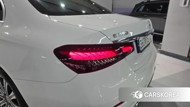 Mercedes-Benz E-Class W213 2023 Белый из Кореи, фото 4