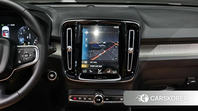 Volvo XC40 2021 Белый из Кореи, фото 4