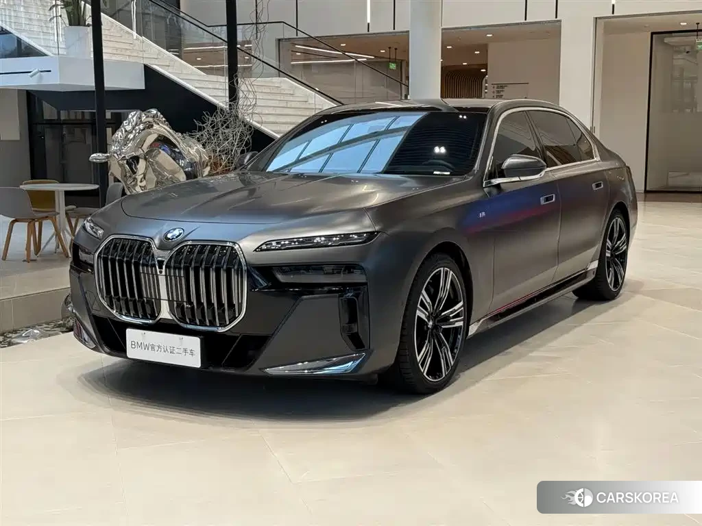 BMW 7 series 2025 Silver/gray из Китая, фото 4