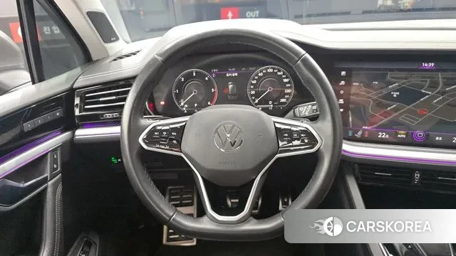 Volkswagen Touareg 3rd generation 2021 Серый из Кореи, фото 4