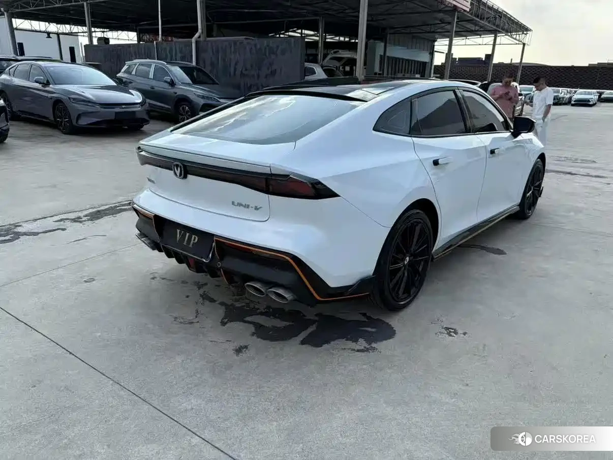 Chang'an UNI-V 2023 Белый из Китая, фото 4