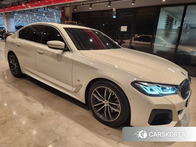 BMW 5 Series (G30) 2022 Белый из Кореи, фото 4
