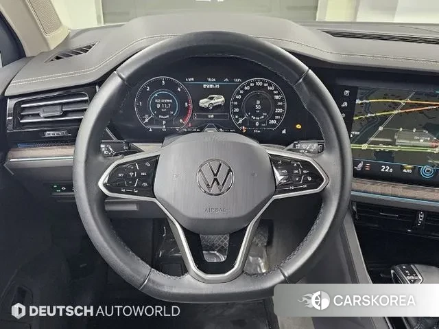 Volkswagen Touareg 3rd generation 2023 Белый из Кореи, фото 4