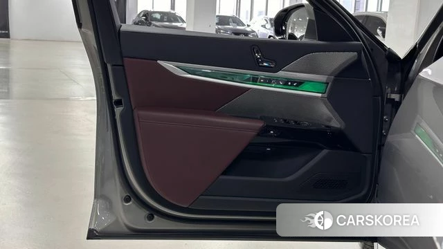 BMW 7 Series (G70) 2023 Песочный из Кореи, фото 4