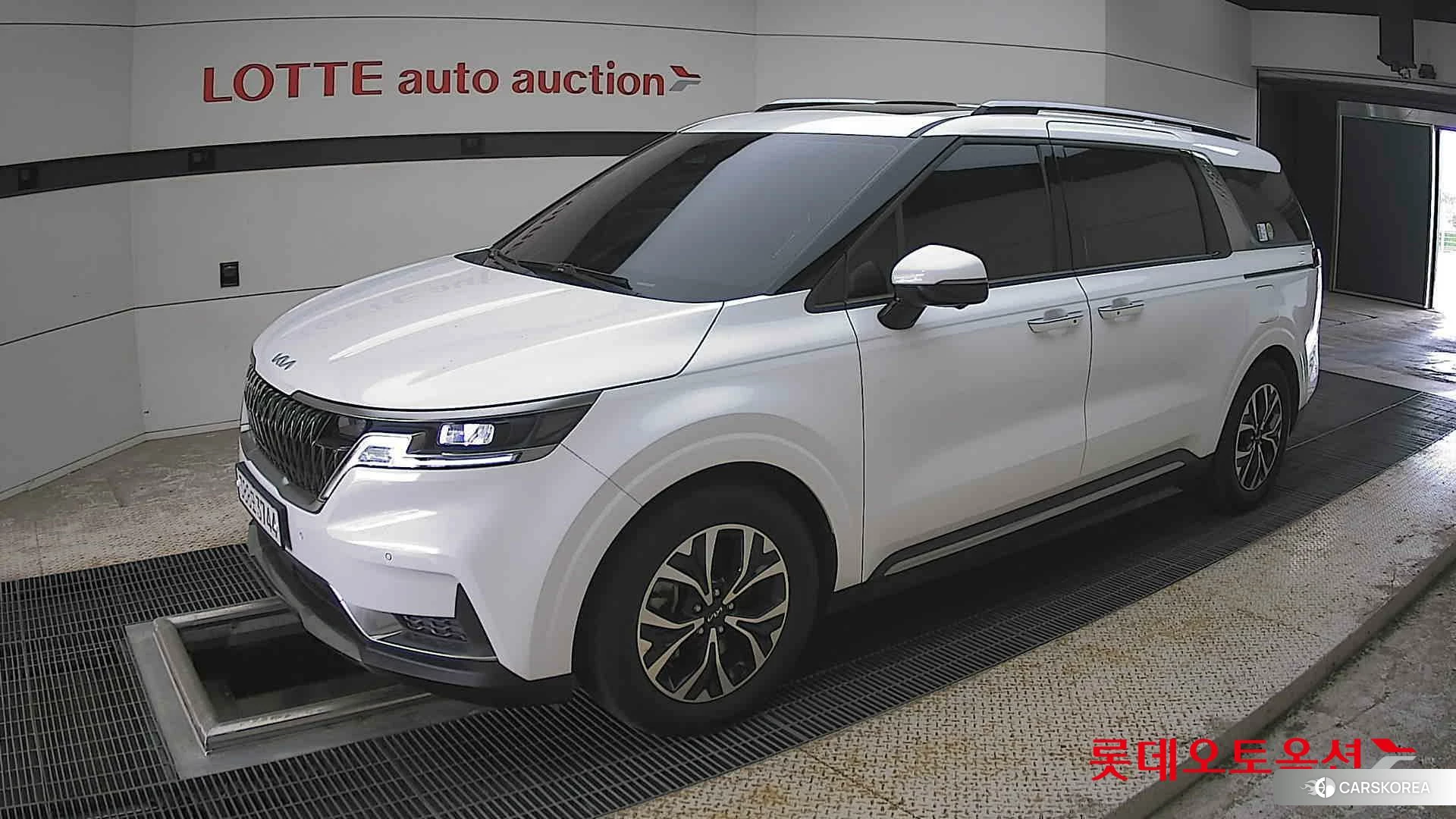 Kia Carnival 2023 Белый из Кореи, фото 4