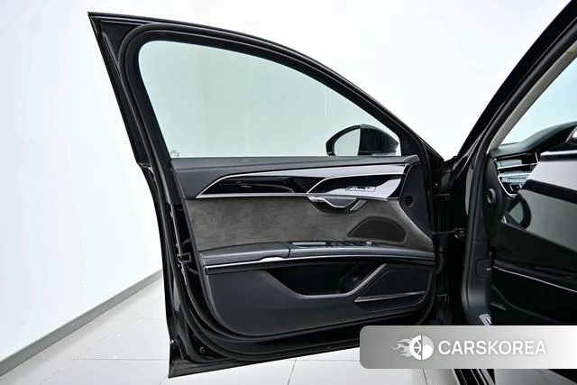 Audi A8 PHEV 2022 Черный из Китая, фото 4