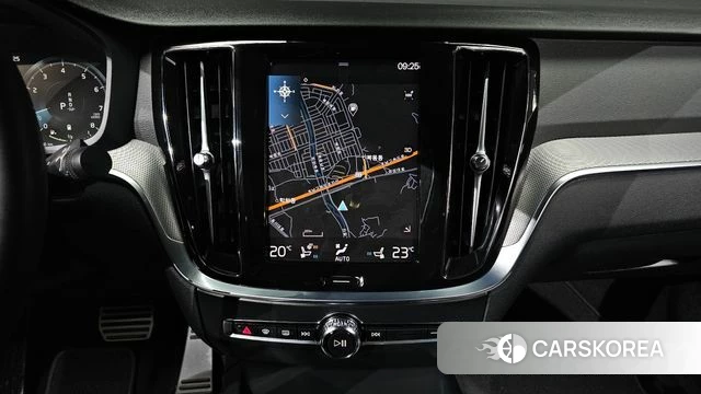 Volvo S60 3rd generation 2022 Серебристо-серый из Кореи, фото 4