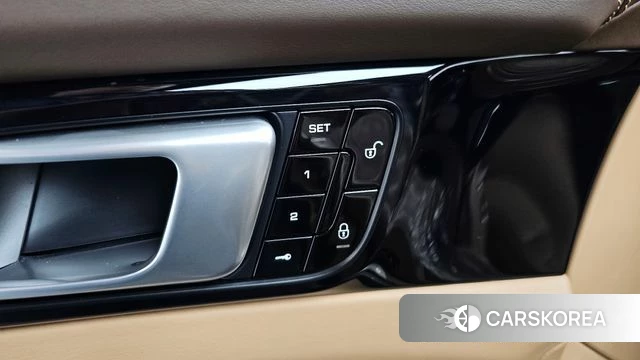 Porsche Panamera (971) 2018 Серебристо-серый из Кореи, фото 4