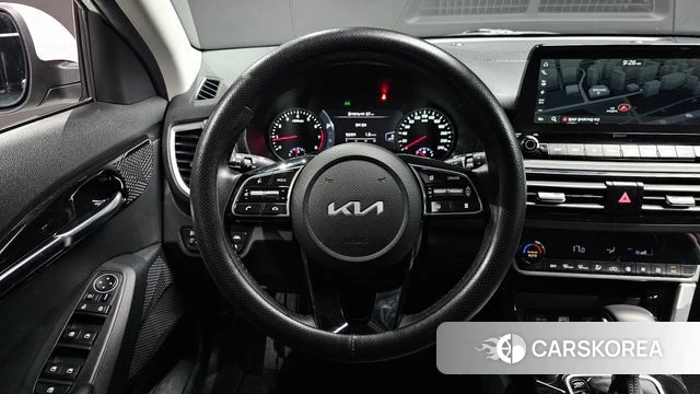 Kia Seltos 2022 Белый из Кореи, фото 4