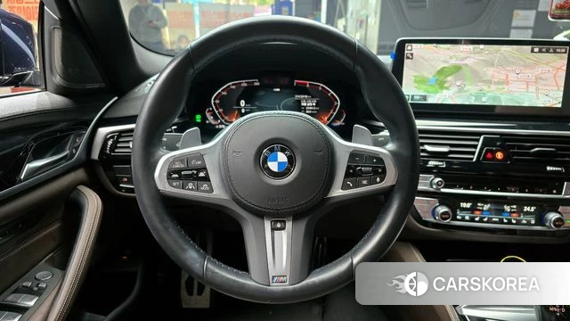 BMW 5 Series (G30) 2023 Черный из Кореи, фото 4