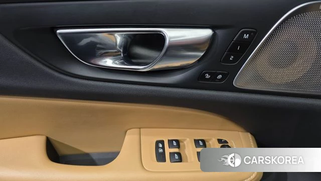 Volvo V60 Cross-Country 2nd Generation 2019 Серебристо-серый из Кореи, фото 4