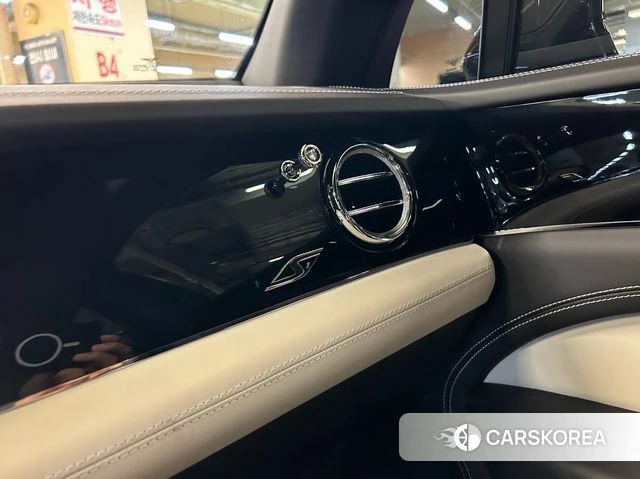 Bentley Bentayga 2023 Золотой из Кореи, фото 4