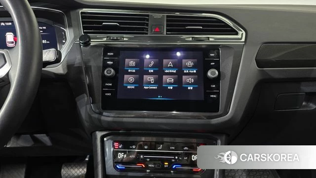 Volkswagen Tiguan second Generation 2023 Белый из Кореи, фото 4