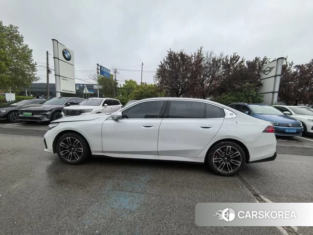 BMW 5 series 2026 Белый из Китая, фото 4