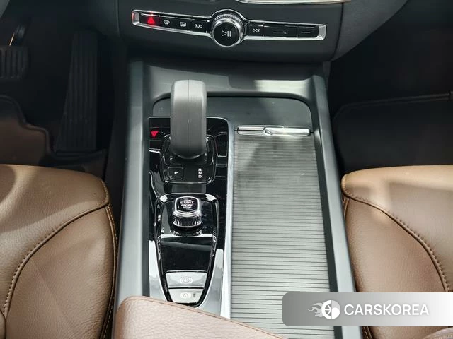 Volvo XC60 2022 Белый из Китая, фото 4